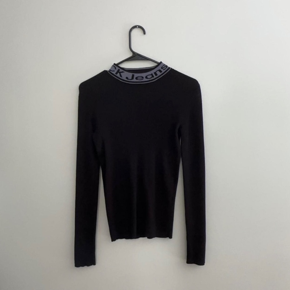 stylish long black women’s size XS Calvin Klein top w/ logo high neck